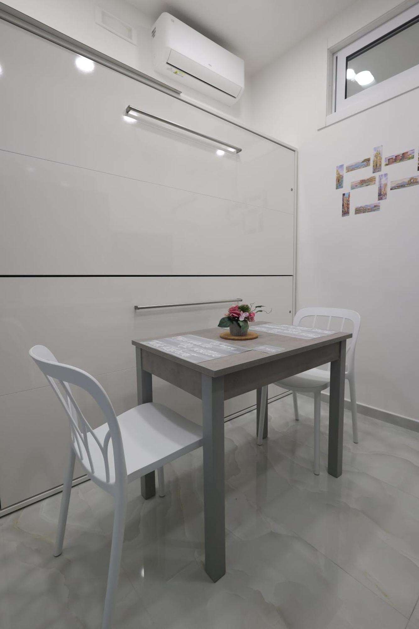 Sun In - Tribunali Apartment