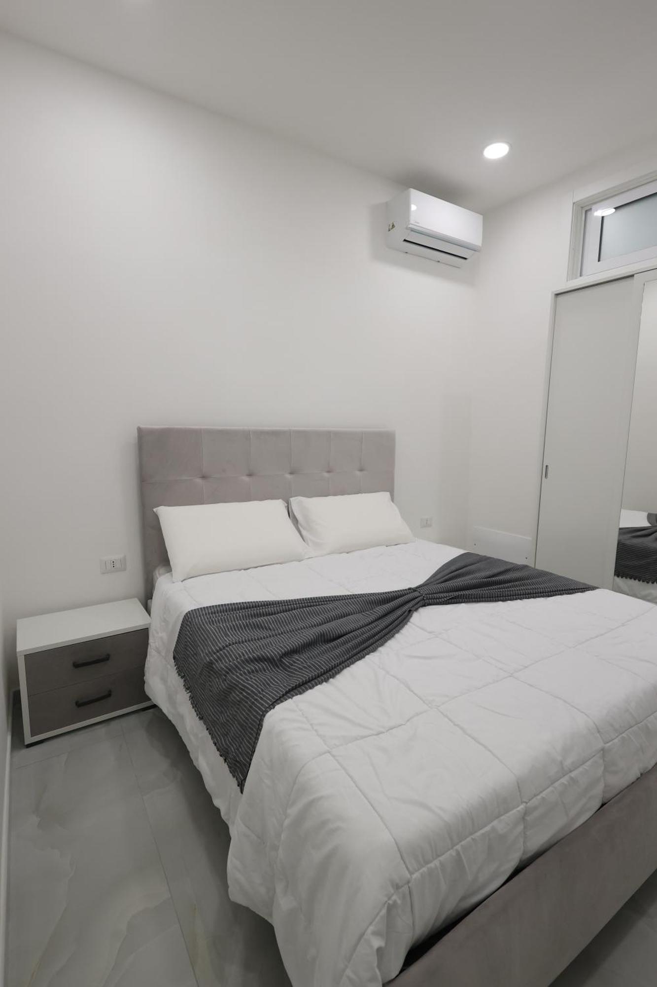 Sun In - Tribunali Apartment Naples